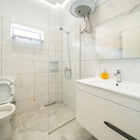 Colorful Comfy Apartament Tirana