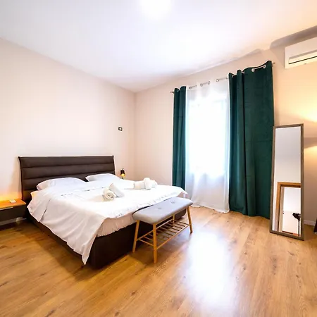 Colorful Comfy Apartment Tirana