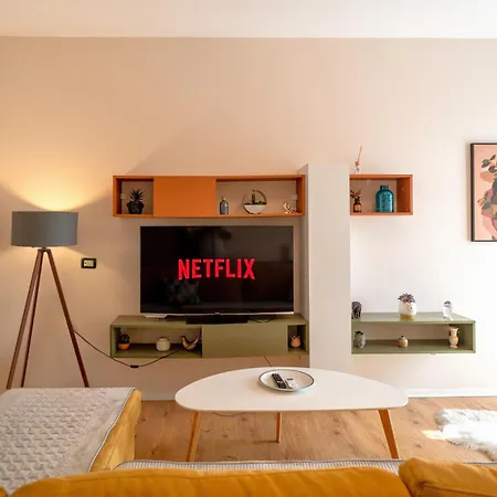 Colorful Comfy Apartment Tirana